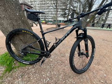 Used Giant Xtc Shimano Deore 2022 Mountainbike, Black — image 1 of 5