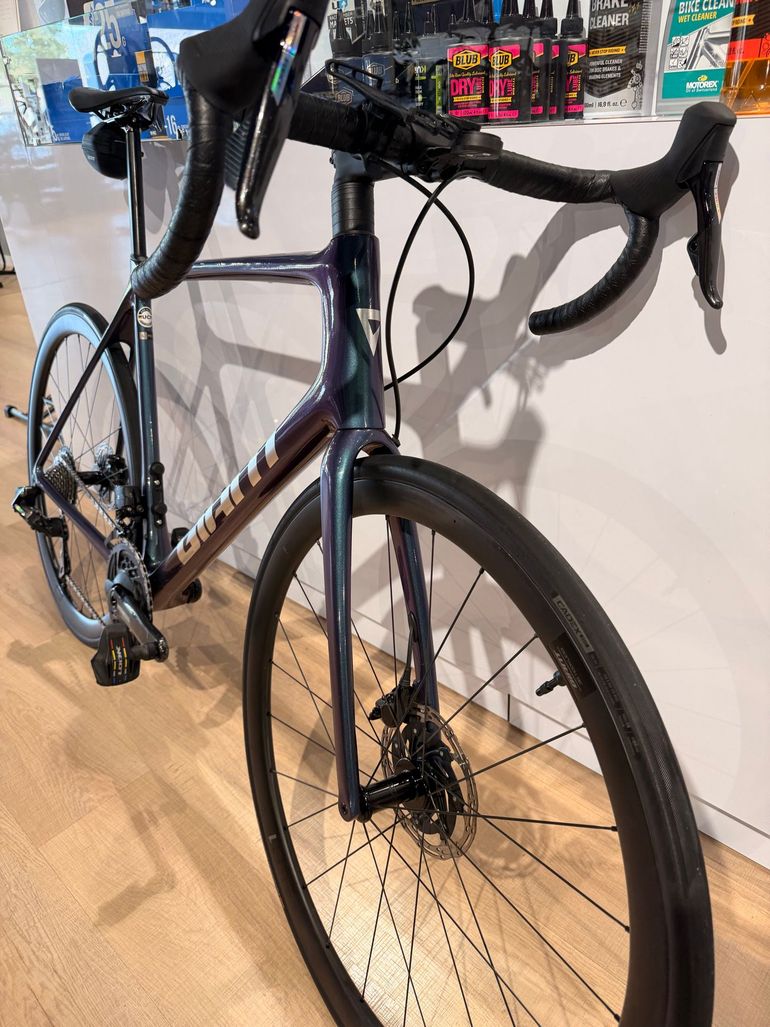 Used Giant TCR Advanced Pro Disc 0 AXS 2024 2024 Road & Gravel, Morado — image 10 of 11