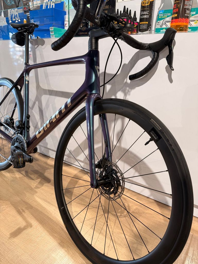 Used Giant TCR Advanced Pro Disc 0 AXS 2024 2024 Road & Gravel, Morado — image 7 of 11