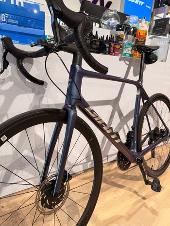 Used Giant TCR Advanced Pro Disc 0 AXS 2024 2024 Road & Gravel, Morado — image 2 of 11