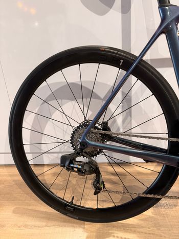 Used Giant TCR Advanced Pro Disc 0 AXS 2024 2024 Road & Gravel, Morado — image 5 of 11