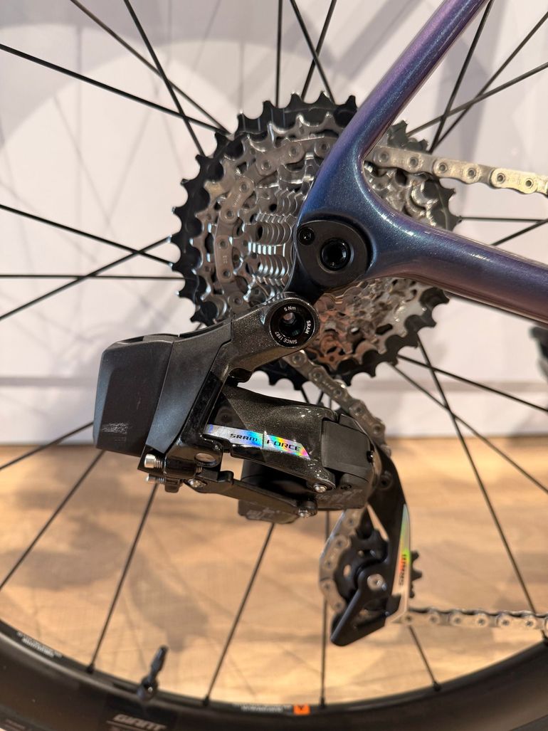 Used Giant TCR Advanced Pro Disc 0 AXS 2024 2024 Road & Gravel, Morado — image 4 of 11