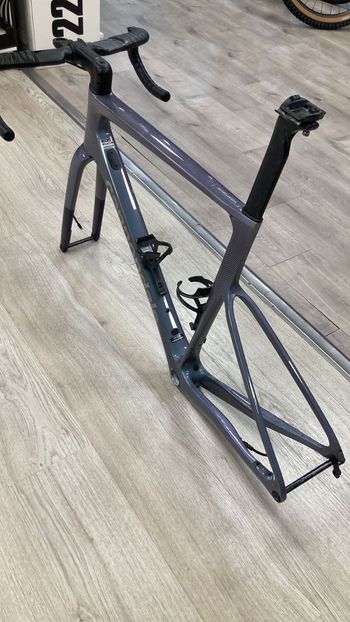 Cannondale Shimano Ultegra Di2 2025 Road & Gravel de segunda mano, Morado — imagen 2 de 7