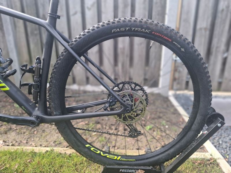 Używany Specialized Men's Epic Hardtail Comp 2019 2019 Mountainbike — zdjęcie 7 z 15