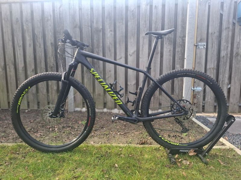 Używany Specialized Men's Epic Hardtail Comp 2019 2019 Mountainbike — zdjęcie 1 z 15