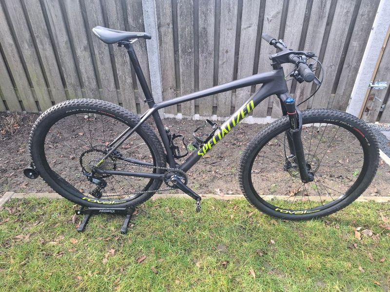 Używany Specialized Men's Epic Hardtail Comp 2019 2019 Mountainbike — zdjęcie 2 z 15