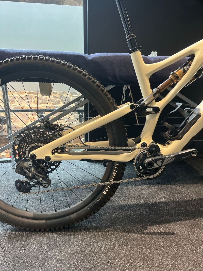 Używany Specialized Stumpjumper EVO Pro 2022 2022 Mountainbike — zdjęcie 2 z 6