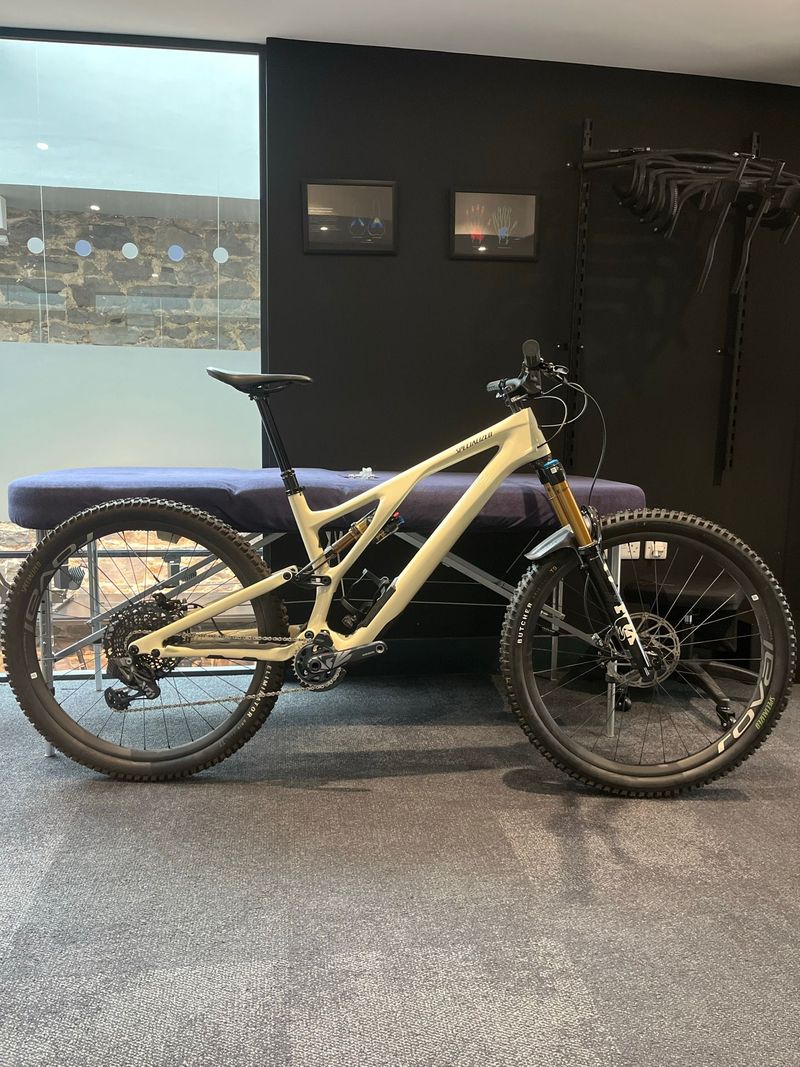 Używany Specialized Stumpjumper EVO Pro 2022 2022 Mountainbike — zdjęcie 1 z 6