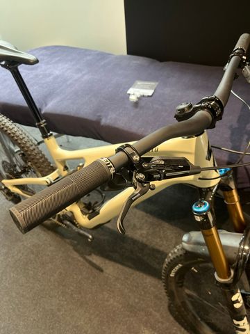 Używany Specialized Stumpjumper EVO Pro 2022 2022 Mountainbike — zdjęcie 3 z 6