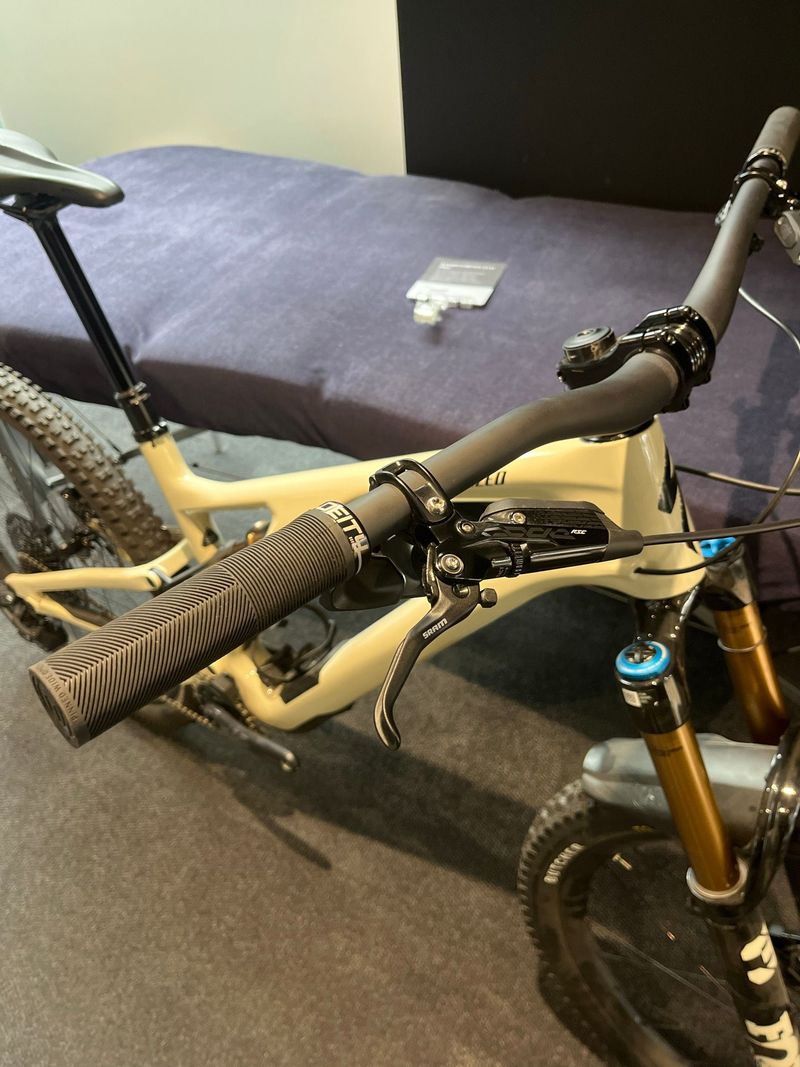 Używany Specialized Stumpjumper EVO Pro 2022 2022 Mountainbike — zdjęcie 3 z 6