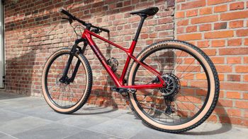 BMC Twostroke 01 FOUR 2023 2023 Mountainbike de segunda mano, Rojo — imagen 3 de 17