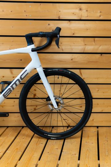 Used BMC Roadmachine 01 FOUR 2026 2026 Road & Gravel, White — image 2 of 8