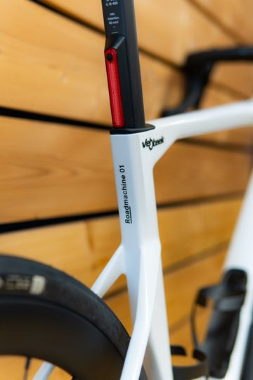 Used BMC Roadmachine 01 FOUR 2026 2026 Road & Gravel, White — image 6 of 8