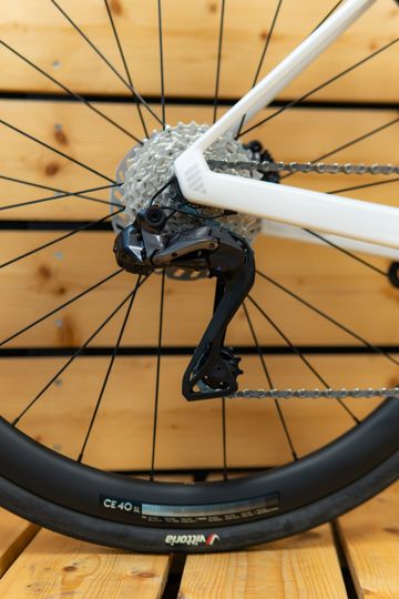 Used BMC Roadmachine 01 FOUR 2026 2026 Road & Gravel, White — image 5 of 8