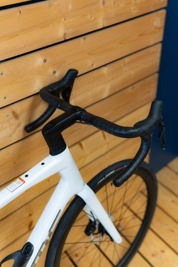 Used BMC Roadmachine 01 FOUR 2026 2026 Road & Gravel, White — image 8 of 8