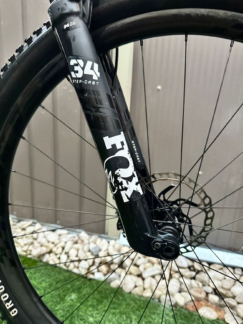 Used Scott Spark 910 2023 2023 Mountainbike, Black, 29 — image 9 of 61