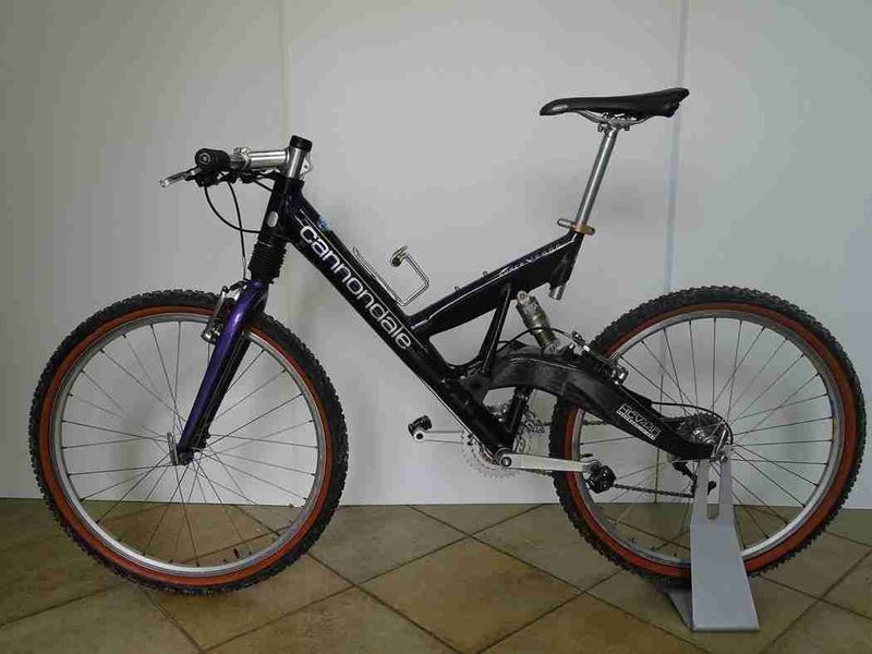 Used Cannondale Super V 2000 1995 Mountainbike, Purple — image 2 of 3