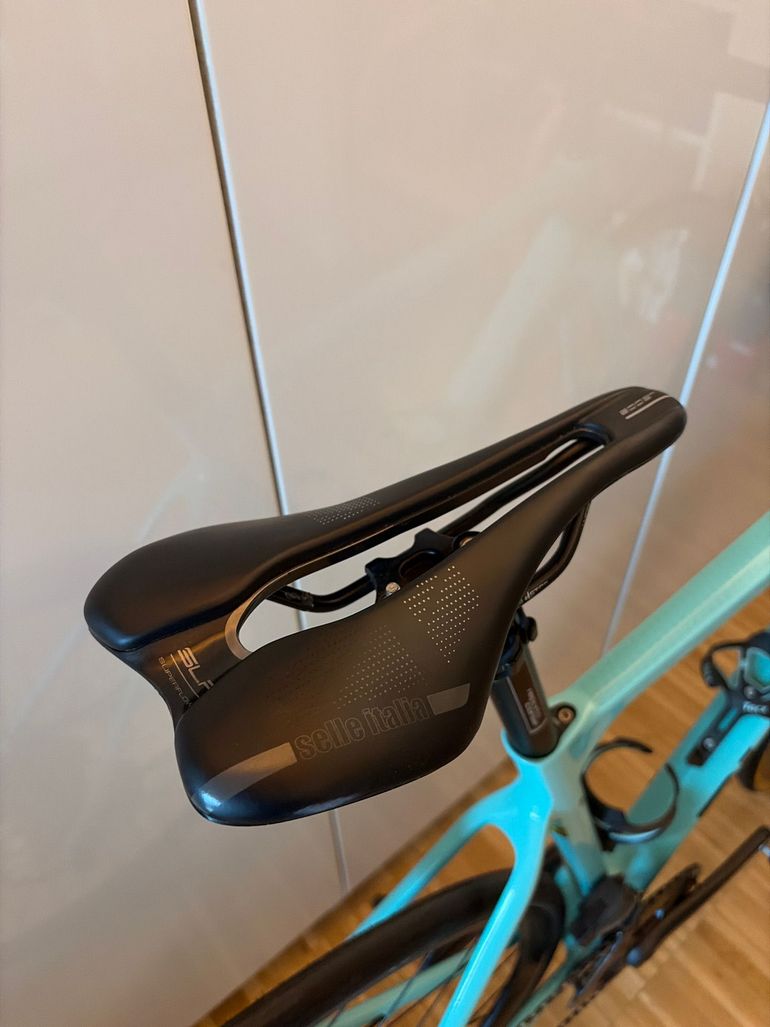 Used Bianchi Sprint Disc Force eTap AXS 2020 2020 Road & Gravel, Blue — image 4 of 9