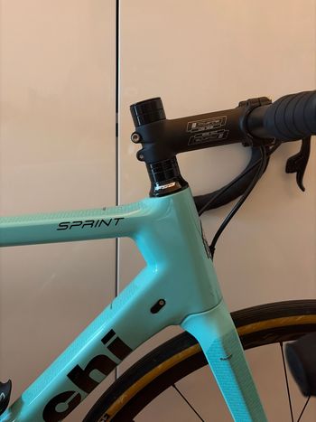 Used Bianchi Sprint Disc Force eTap AXS 2020 2020 Road & Gravel, Blue — image 9 of 9
