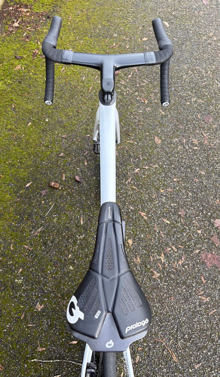 Used Specialized Tarmac Shimano Ultegra Di2 2024 Road & Gravel — image 3 of 9