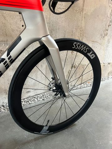 Tweedehands BMC R 01 Red 2025 Road & Gravel — afbeelding 4 van 8