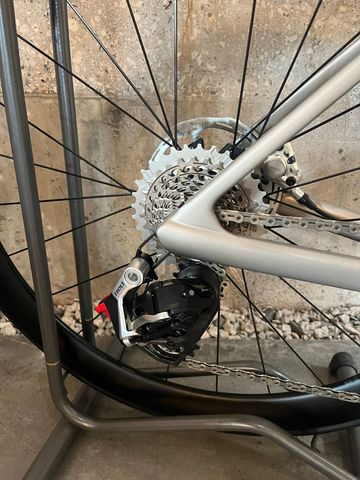 Tweedehands BMC R 01 Red 2025 Road & Gravel — afbeelding 8 van 8