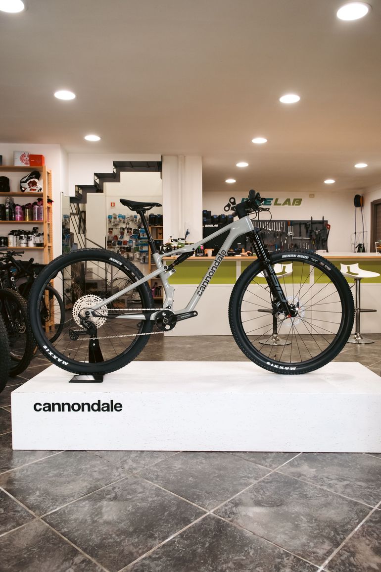Used Cannondale Scalpel 3 2025 2025 Mountainbike, Gris claro — image 2 of 14