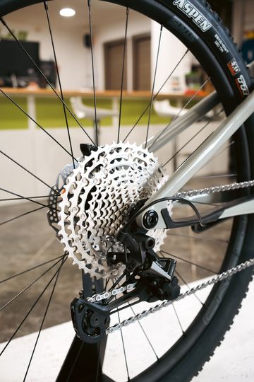 Cannondale Scalpel 3 2025 2025 Mountainbike usato, Grigio chiaro — immagine 3 di 14