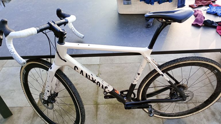 Used Canyon Grizl CF SLX 8 Di2 GRC 2024 2024 Road & Gravel, Weiß — image 3 of 3