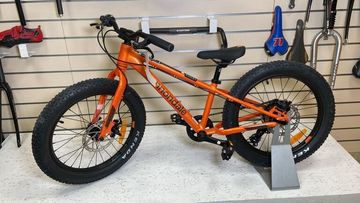 Gebrauchtes Cannondale Cujo 20 Pollici 2025 Urban, Orange — Bild 3 von 3