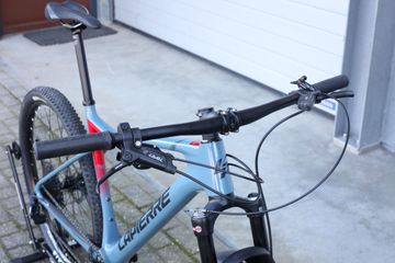 Lapierre Prorace CF 5.9 2023 2023 Mountainbike usato, Grigio chiaro — immagine 6 di 6
