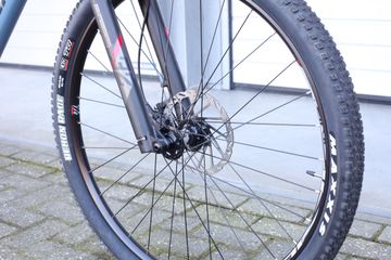 Lapierre Prorace CF 5.9 2023 2023 Mountainbike usato, Grigio chiaro — immagine 5 di 6