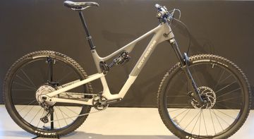 Rocky Mountain Instinct Carbon 50 2025 2025 Mountainbike usato, Bianco — immagine 1 di 4