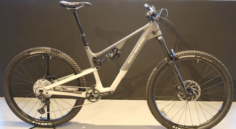 Rocky Mountain Instinct Carbon 50 2025 2025 Mountainbike usato, Bianco — immagine 1 di 4