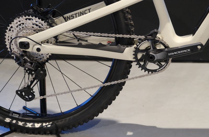 Rocky Mountain Instinct Carbon 50 2025 2025 Mountainbike usato, Bianco — immagine 3 di 4