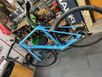 Canyon Endurace CF 8 2022 2022 Road & Gravel usato, Blu — immagine 2 di 5