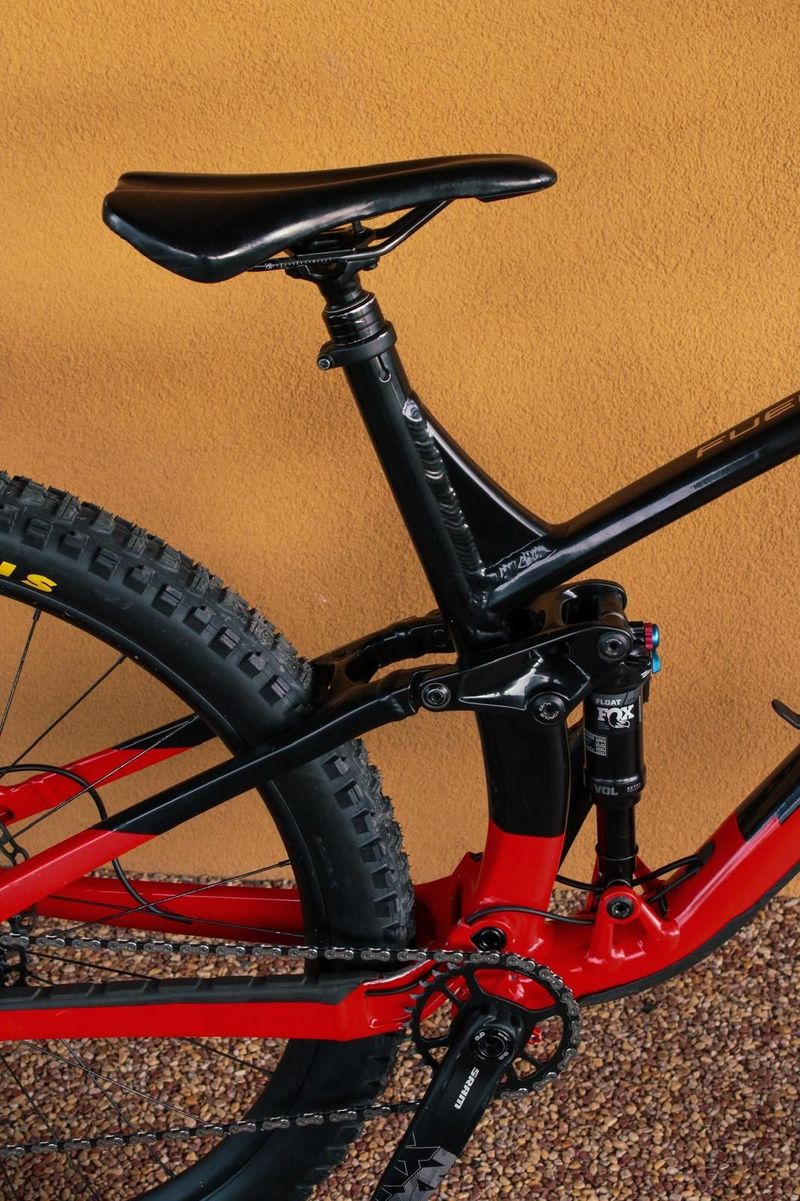 Używany Trek Fuel EX 7 2021 2021 Mountainbike — zdjęcie 9 z 10