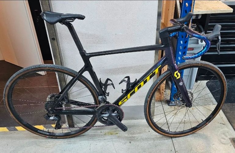 Used Scott Addict RC Pro 2020 Frameset 2020 Road & Gravel, Schwarz — image 2 of 9
