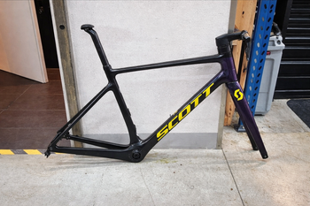 Used Scott Addict RC Pro 2020 Frameset 2020 Road & Gravel, Schwarz — image 3 of 9