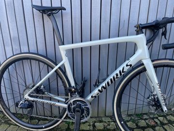Used Specialized Tarmac SRAM Red eTap AXS 2019 Road & Gravel, White — image 3 of 3