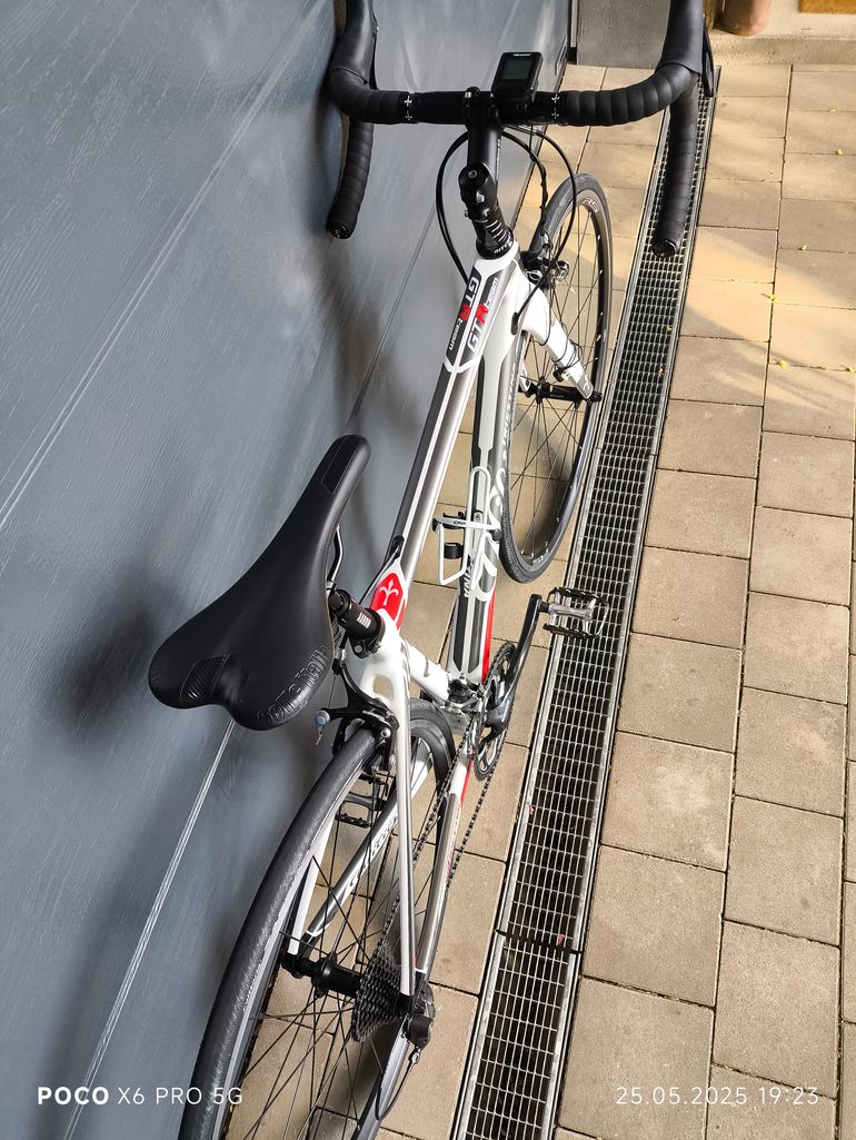 Used Wilier Granturismo GTR TEAM 2.0  XS 2017  Nur 1.700 Km 2017 Road & Gravel, Weiß — image 3 of 7