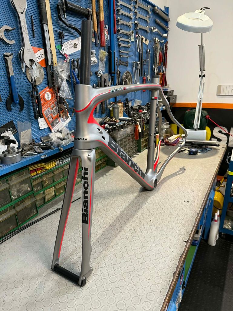 Used Bianchi Infinito CV Disc Q.R. NOS. Frameset 2016 Road & Gravel — image 3 of 17