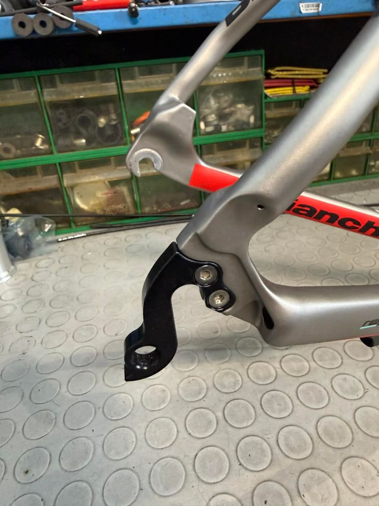 Used Bianchi Infinito CV Disc Q.R. NOS. Frameset 2016 Road & Gravel — image 15 of 17