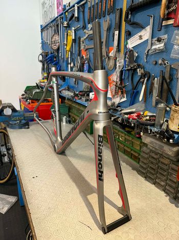 Used Bianchi Infinito CV Disc Q.R. NOS. Frameset 2016 Road & Gravel — image 5 of 17