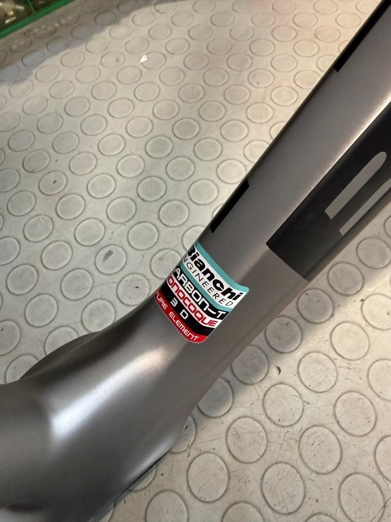 Used Bianchi Infinito CV Disc Q.R. NOS. Frameset 2016 Road & Gravel — image 16 of 17