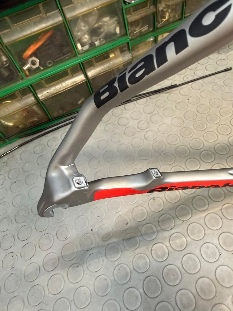 Used Bianchi Infinito CV Disc Q.R. NOS. Frameset 2016 Road & Gravel — image 4 of 17