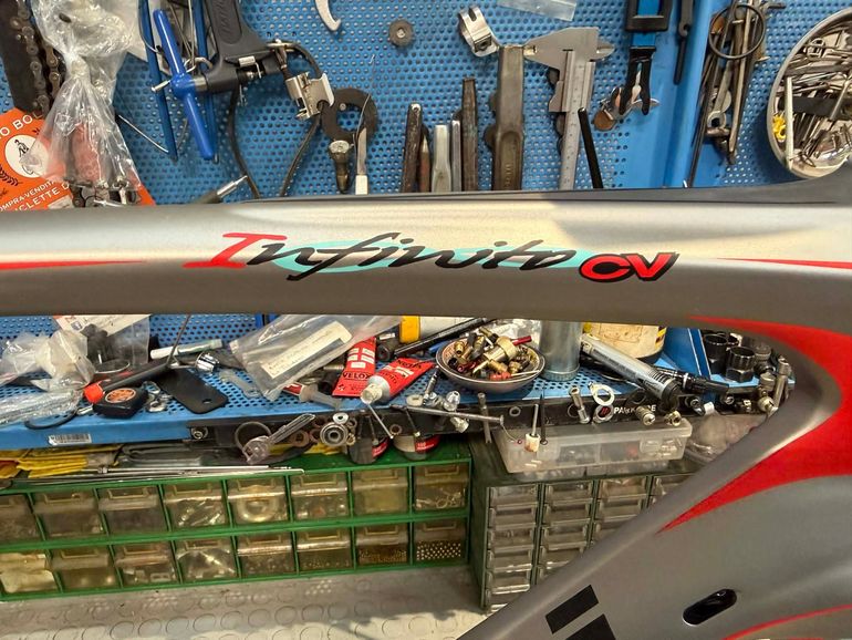 Used Bianchi Infinito CV Disc Q.R. NOS. Frameset 2016 Road & Gravel — image 10 of 17