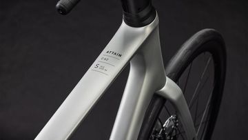 CUBE ATTAIN C:62, SLX 2026 2026 Road & Gravel usato, Grigio chiaro — immagine 2 di 4