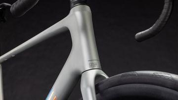 CUBE ATTAIN C:62, SLX 2026 2026 Road & Gravel usato, Grigio chiaro — immagine 4 di 4
