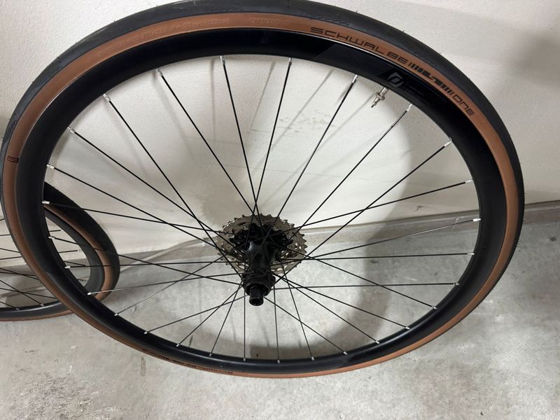 Used Cannondale SuperSix EVO SRAM Force eTap AXS 2023 Road & Gravel, Black — image 15 of 18